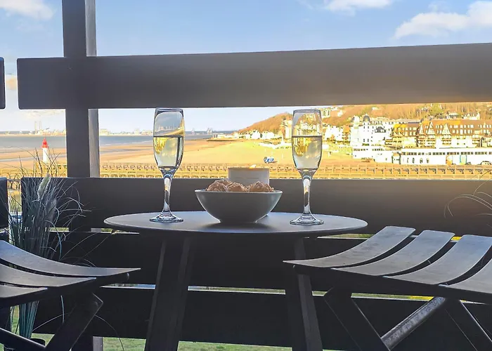 Apartment Ocea Marina Vue Refait A Neuf Avec Parking Privatif Deauville